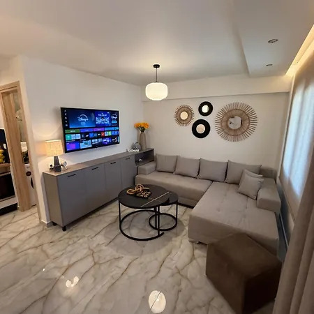 Hellenikon Malama * Paralía