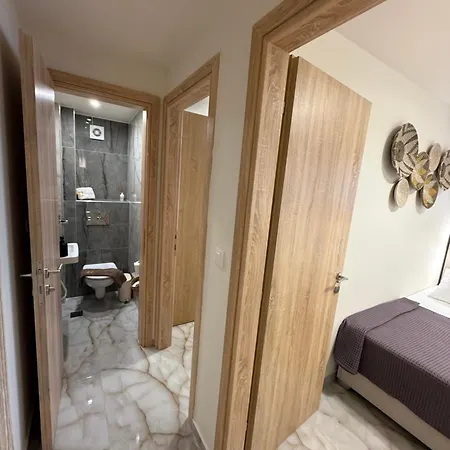 Hellenikon Malama شقة