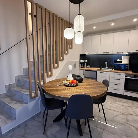 Hellenikon Malama شقة