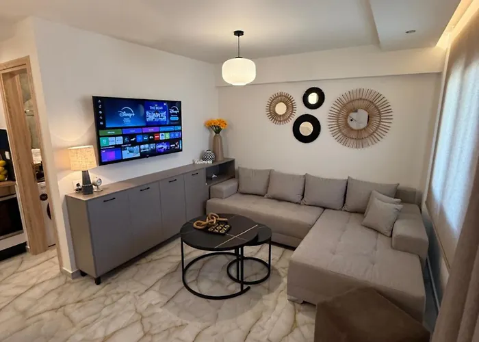 Hellenikon Malama * Paralía